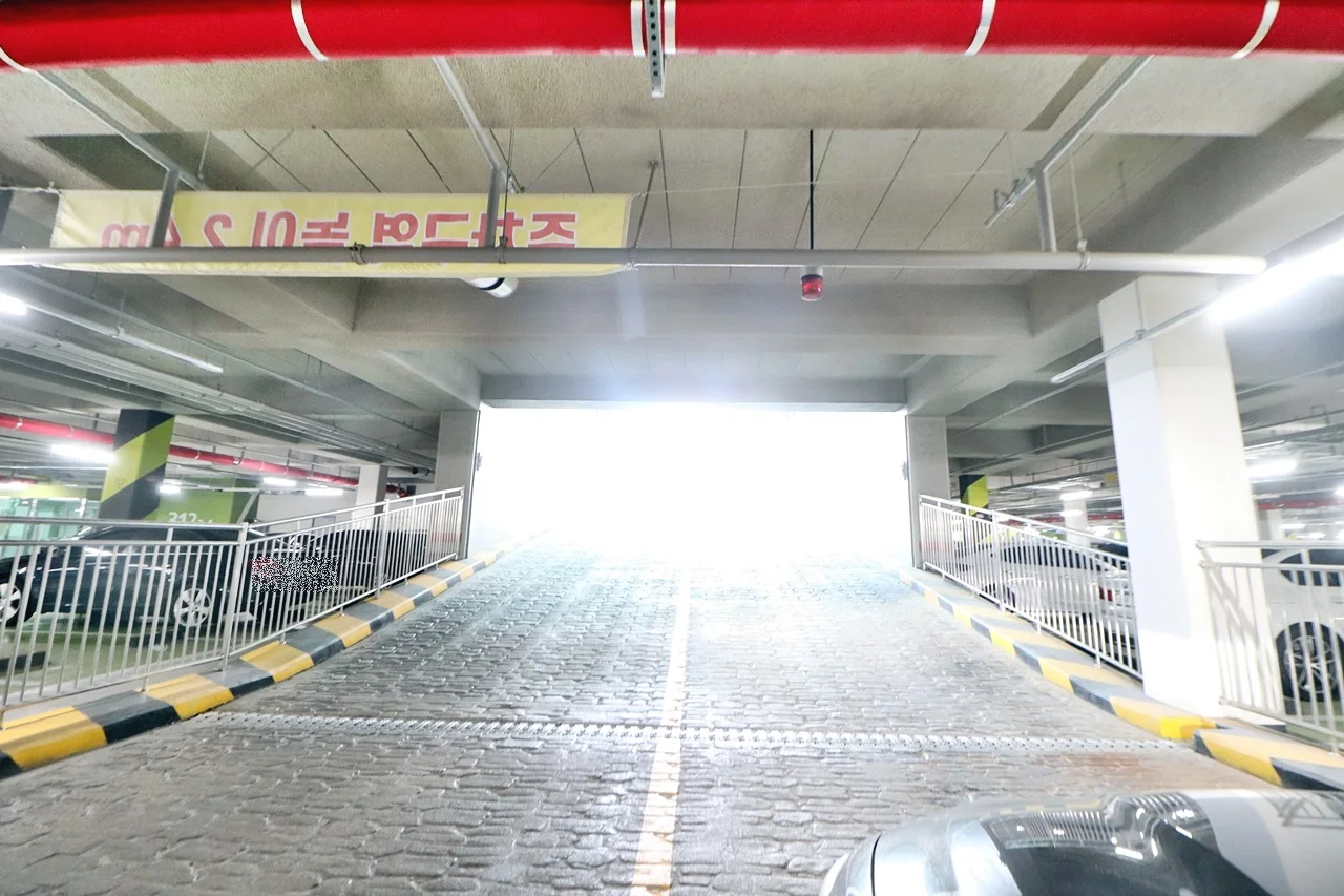 지하주차장입구