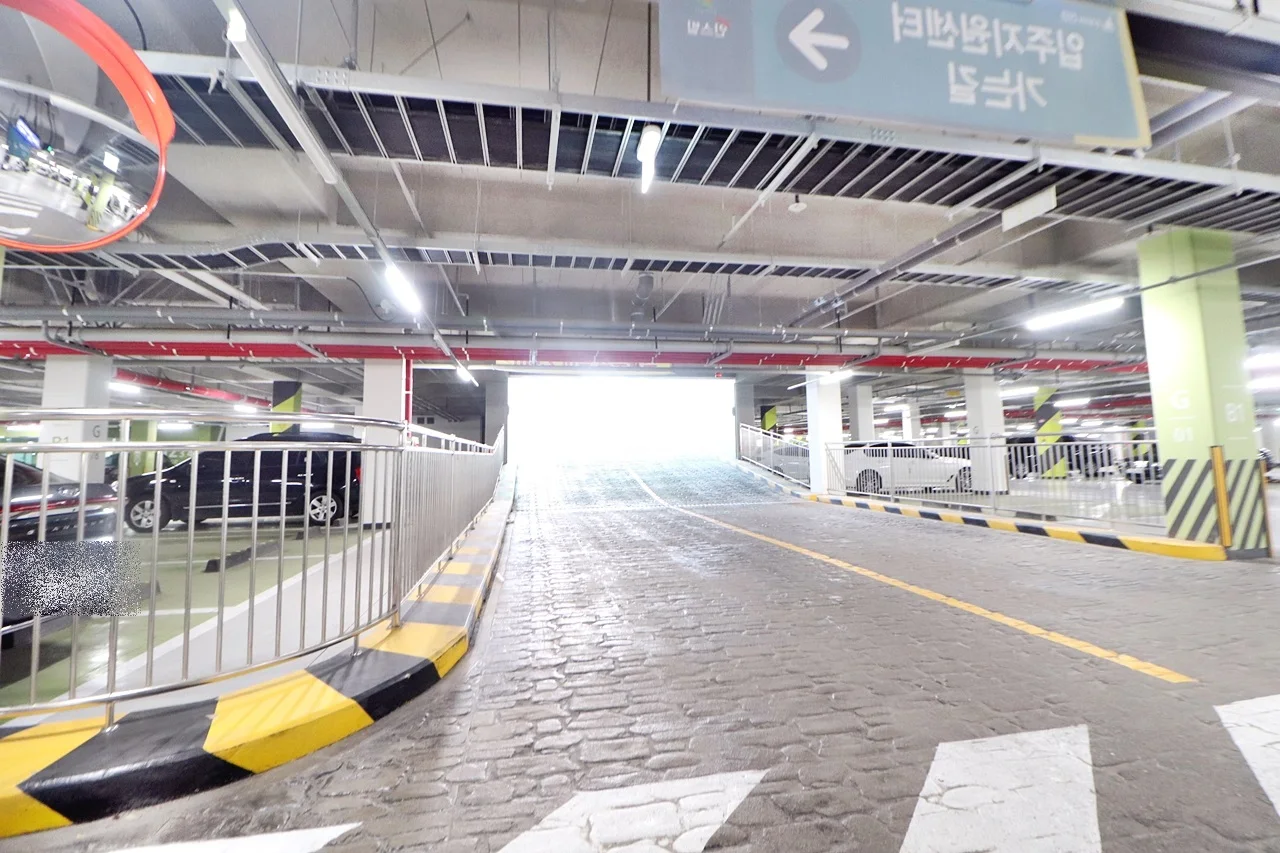 지하주차장입구